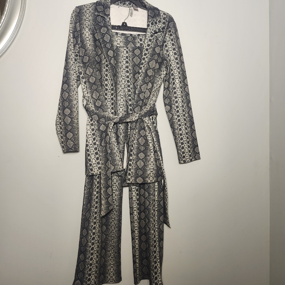 H&M Divided Black and White Snakeskin 2 Piece Pant Set